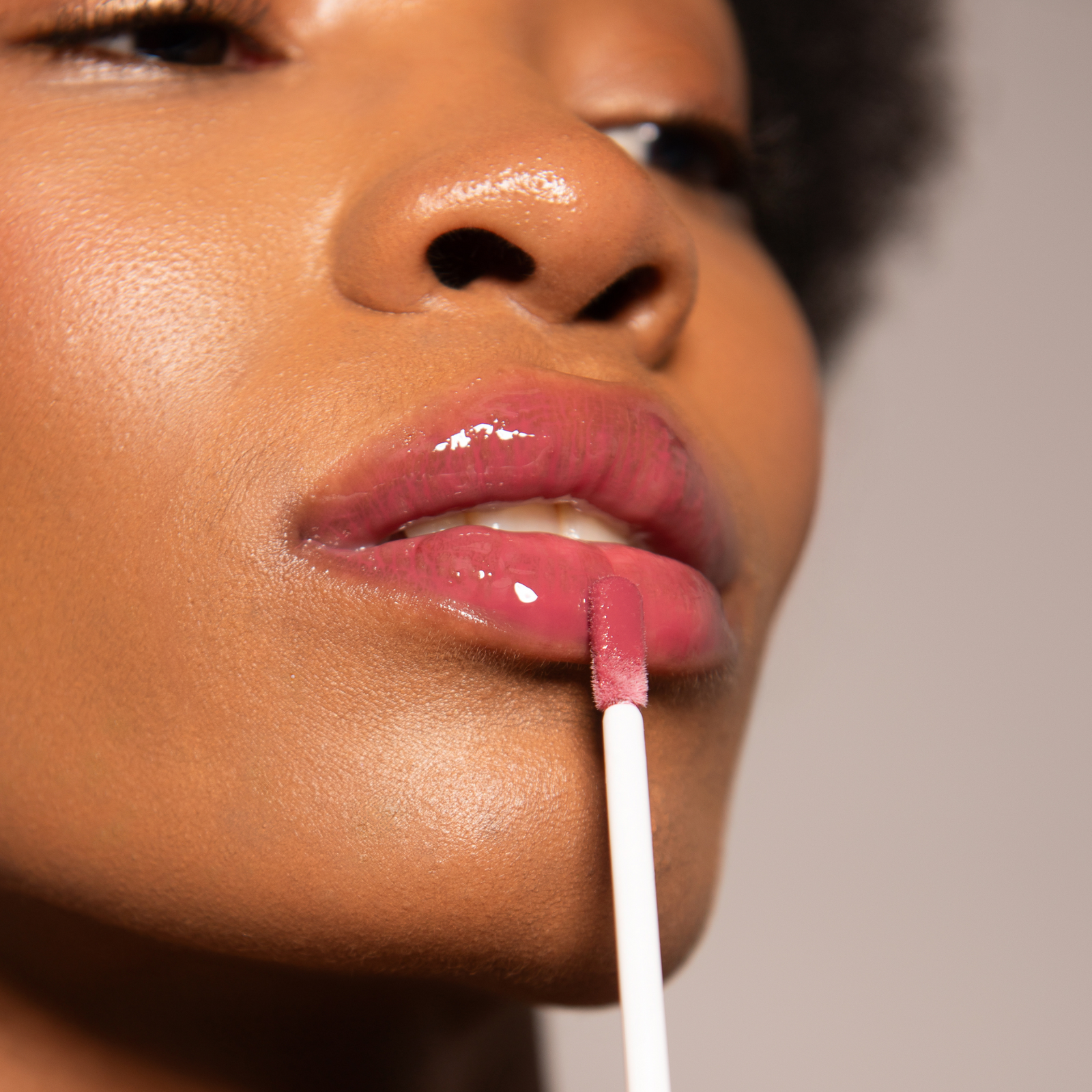 Ulei de buze colorat hranitor cu extract de papaya, Berry Kiss, Dr.PAWPAW, 8 ml - imagine 2