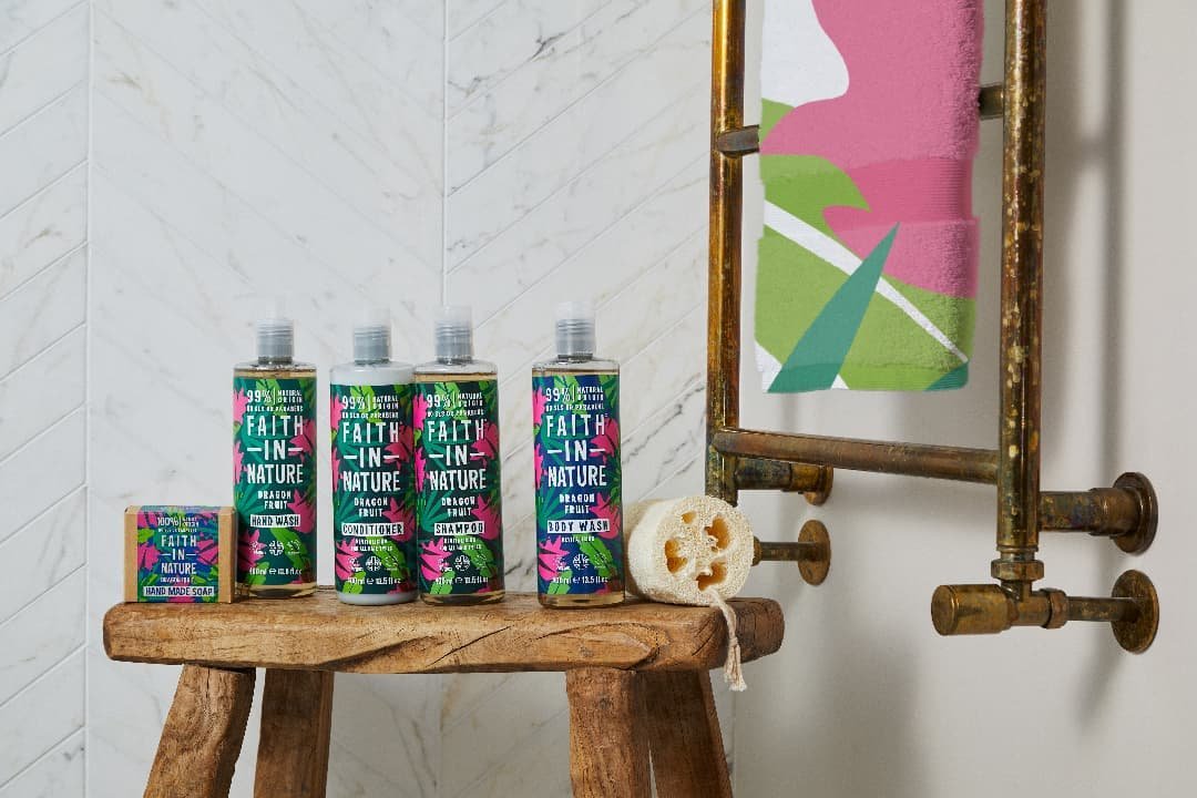 Sampon natural revitalizant cu Fructul Dragonului, pentru toate tipurile de par, Faith in Nature, 400 ml - imagine 3